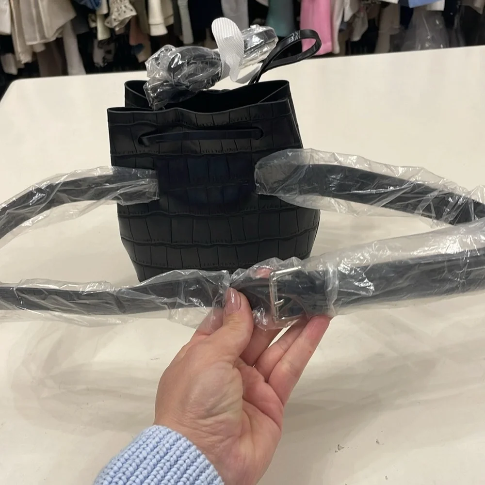 Oak & Fort Bucket Bag. - Picture 5 of 11